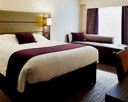 Premier Inn Premier Inn Heathrow Airport Terminal 4 Stanwell Extérieur photo