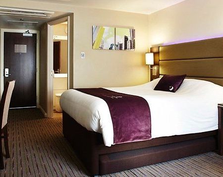 Premier Inn Premier Inn Heathrow Airport Terminal 4 Stanwell Extérieur photo