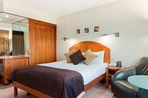 Premier Inn Premier Inn Heathrow Airport Terminal 4 Stanwell Extérieur photo